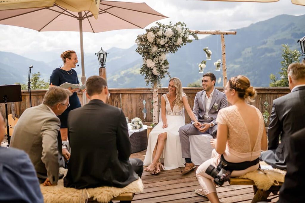 Freie Trauredner; Freie Trauung Redner; Freie Trauungen; freie Trauredner; trauredner München; Hochzeitsredner; Trauung im freien; freie Trauung ideen; freie Taufe; freie Taufzeremonie freier Redner hochzeit; freie Rednerin Hochzeit; freie Hochzeitszeremonie; freie Trauung München; trauredner München; freie Trauung Bayern; trauredner Bayern; traurednerin Bayern; trauredner München; Bayerische Hochzeit; Freie Hochzeit auf Bayrisch